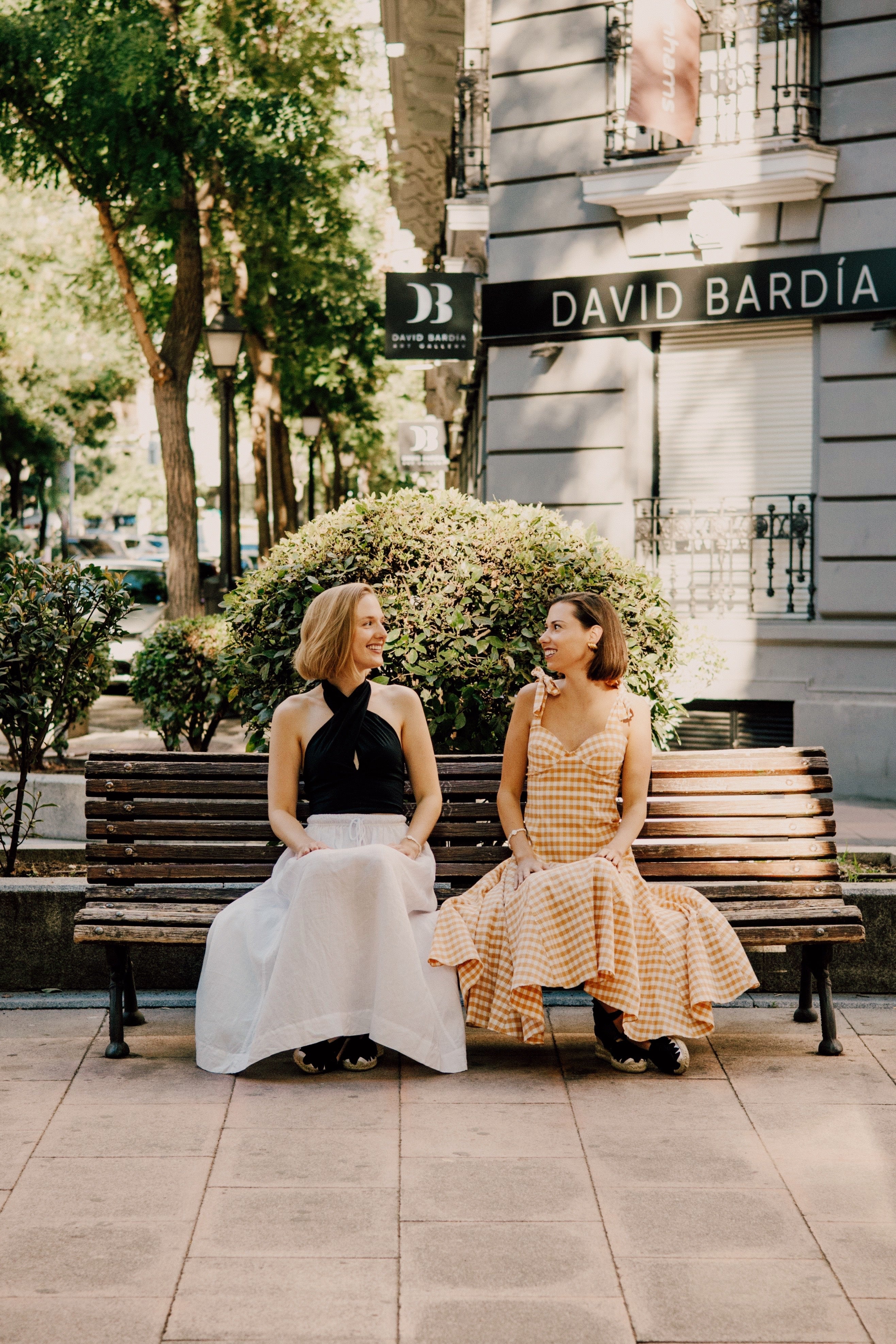 Offline Wine Sister Founders Sarah and Emily